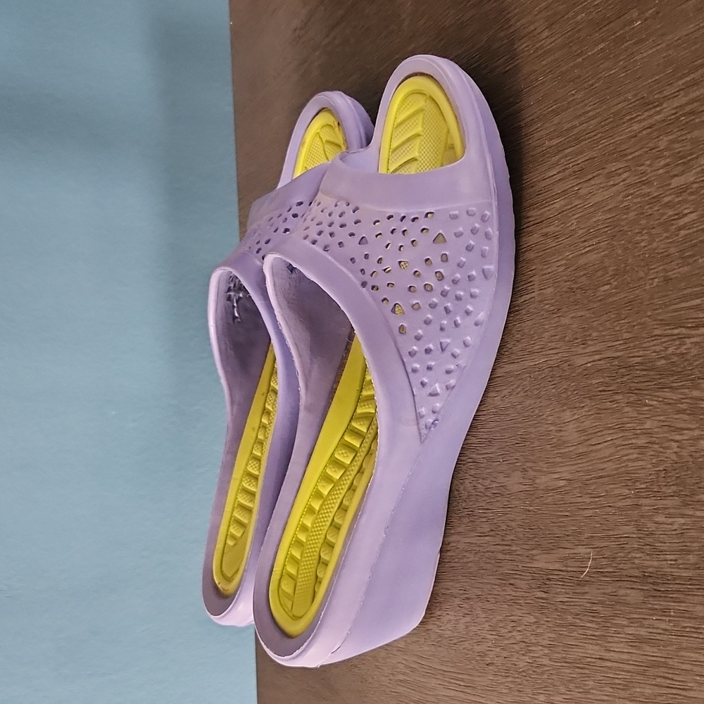 Open toed wedge platform recovery sandal
